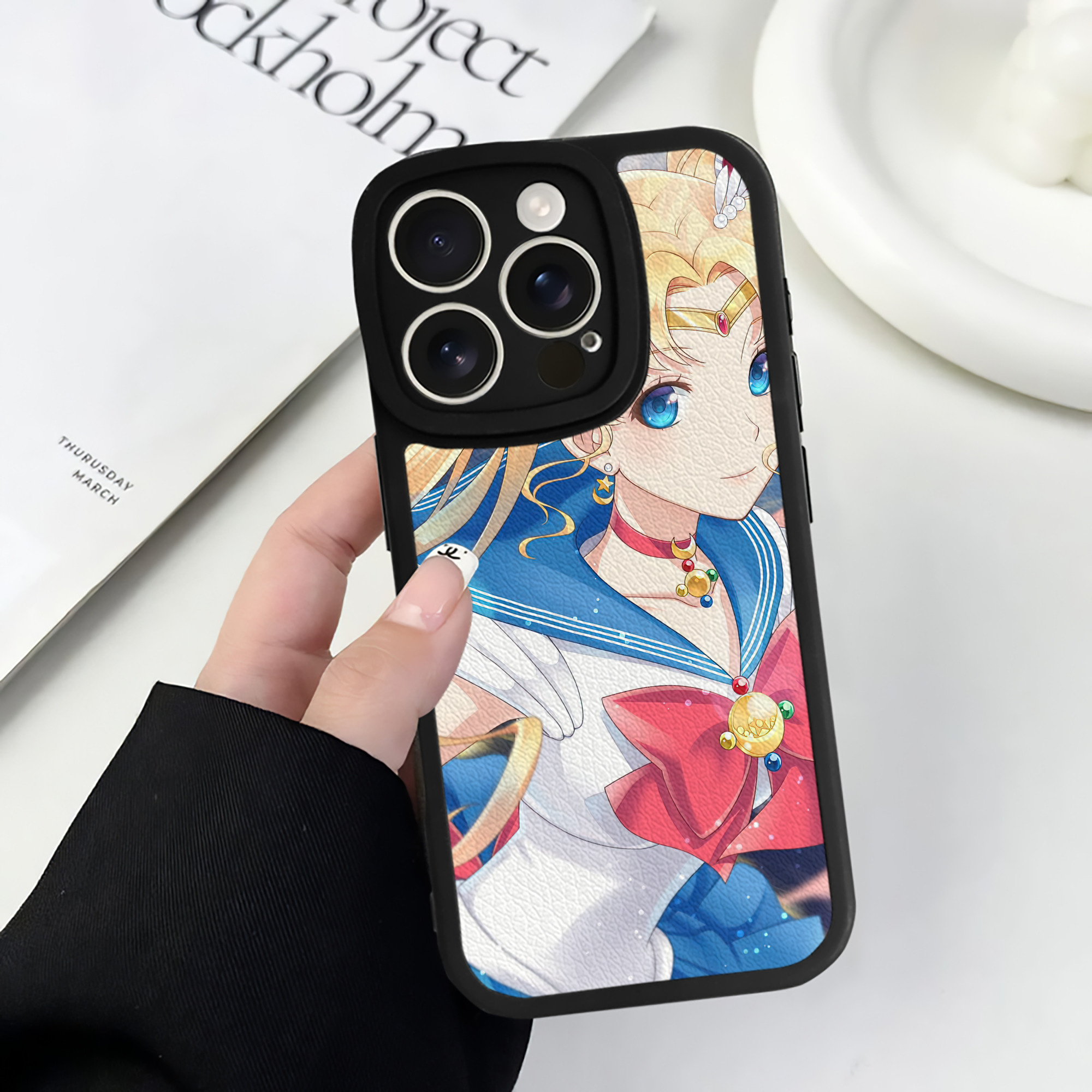 （画像用） 美少女戦士セーラームーン Sailor Moon 【iPhone 16シリーズ対応】シリコンスマホケース（レザー調） 材質：シリコン